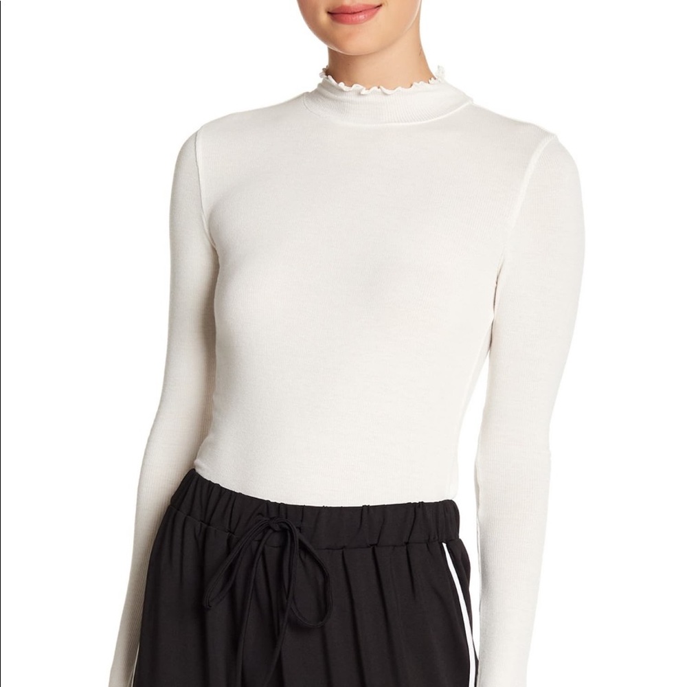 Abound lettuce edged knitt top